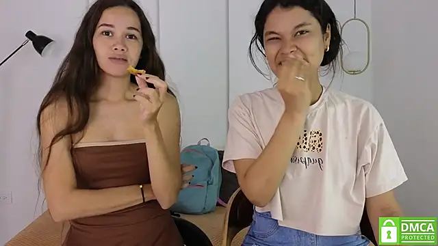 Snapshot of sexychanell_18 chatting on 10/21/25, 01:23 sexychanell 18 online show from 10/21/25, 01:23