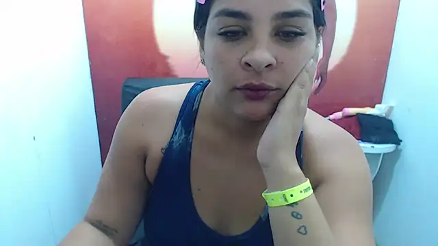 Snapshot of Laura_hottt chatting on 10/03/25, 05:10 Laura hottt online show from 10/03/25, 05:10