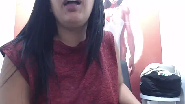 Snapshot of Laura_hottt chatting on 10/29/25, 02:25 Laura hottt online show from 10/29/25, 02:25