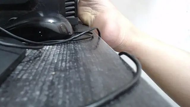 Snapshot of Laura_hottt chatting on 11/15/25, 02:20 Laura hottt online show from 11/15/25, 02:20