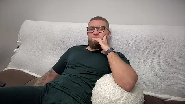 Snapshot of Bear_bear_ chatting on 12/18/24, 02:53 Bear bear  online show from 12/18/24, 02:53