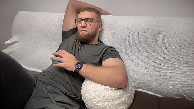 Snapshot of Bear_bear_ chatting on 12/22/24, 01:01 Bear bear  online show from 12/22/24, 01:01