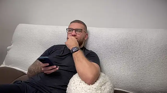 Snapshot of Bear_bear_ chatting on 12/23/24, 01:40 Bear bear  online show from 12/23/24, 01:40