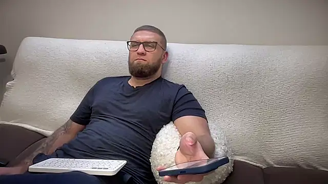 Snapshot of Bear_bear_ chatting on 12/23/24, 11:04 Bear bear  online show from 12/23/24, 11:04