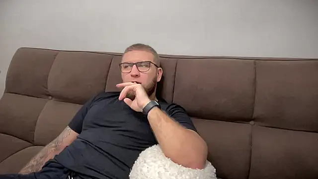 Snapshot of Bear_bear_ chatting on 12/27/24, 03:42 Bear bear  online show from 12/27/24, 03:42