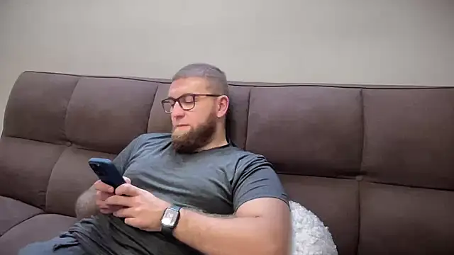 Snapshot of Bear_bear_ chatting on 12/27/24, 10:01 Bear bear  online show from 12/27/24, 10:01