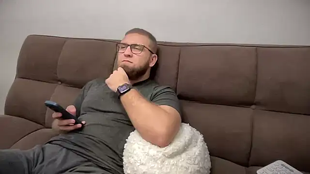 Snapshot of Bear_bear_ chatting on 12/27/24, 04:10 Bear bear  online show from 12/27/24, 04:10