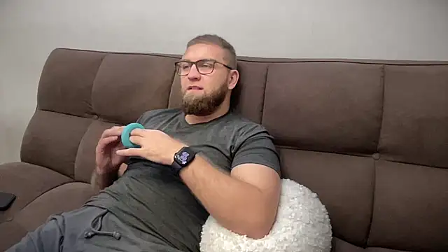 Snapshot of Bear_bear_ chatting on 12/28/24, 07:00 Bear bear  online show from 12/28/24, 07:00