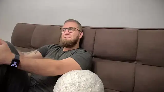 Snapshot of Bear_bear_ chatting on 12/28/24, 04:30 Bear bear  online show from 12/28/24, 04:30