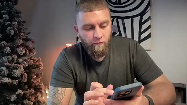 Snapshot of Bear_bear_ chatting on 12/29/24, 12:23 Bear bear  online show from 12/29/24, 12:23