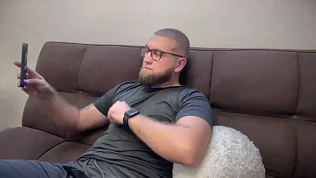 Snapshot of Bear_bear_ chatting on 12/30/24, 12:20 Bear bear  online show from 12/30/24, 12:20