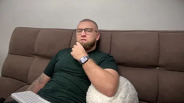 Snapshot of Bear_bear_ chatting on 01/02/25, 01:19 Bear bear  online show from 01/02/25, 01:19