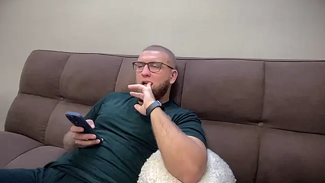 Snapshot of Bear_bear_ chatting on 01/03/25, 10:09 Bear bear  online show from 01/03/25, 10:09