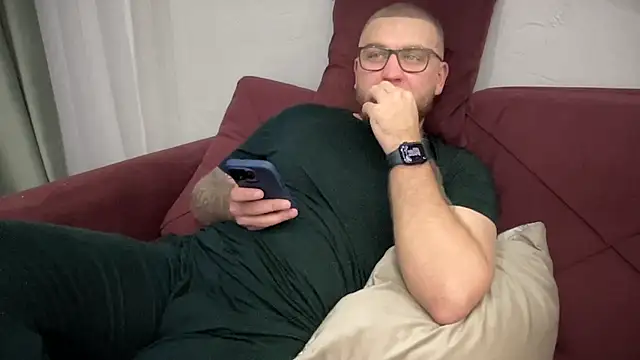 Snapshot of Bear_bear_ chatting on 01/28/25, 01:27 Bear bear  online show from 01/28/25, 01:27