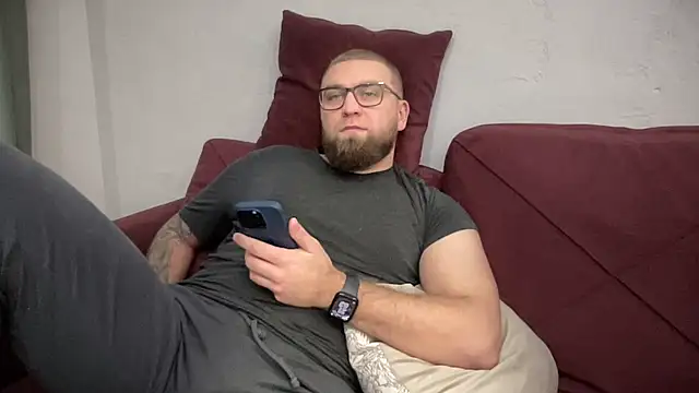 Snapshot of Bear_bear_ chatting on 02/05/25, 06:04 Bear bear  online show from 02/05/25, 06:04