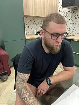 Snapshot of Bear_bear_ chatting on 02/13/25, 01:15 Bear bear  online show from 02/13/25, 01:15