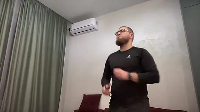 Snapshot of Bear_bear_ chatting on 02/13/25, 04:28 Bear bear  online show from 02/13/25, 04:28