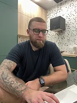 Snapshot of Bear_bear_ chatting on 02/14/25, 01:29 Bear bear  online show from 02/14/25, 01:29