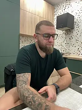 Snapshot of Bear_bear_ chatting on 02/24/25, 01:21 Bear bear  online show from 02/24/25, 01:21