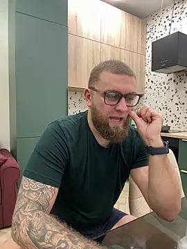 Snapshot of Bear_bear_ chatting on 03/04/25, 06:18 Bear bear  online show from 03/04/25, 06:18