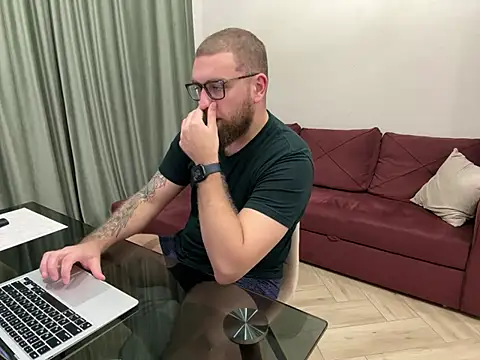 Snapshot of Bear_bear_ chatting on 03/04/25, 09:54 Bear bear  online show from 03/04/25, 09:54