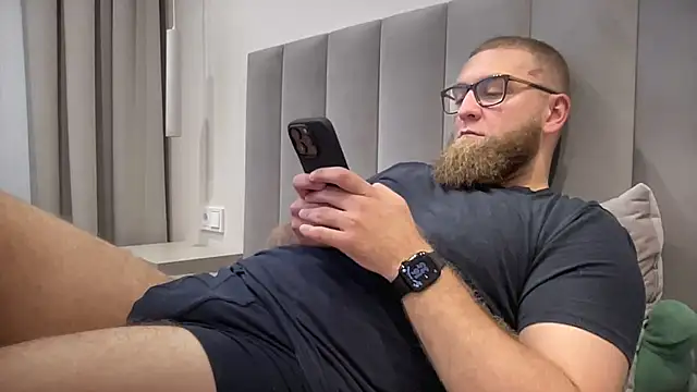 Snapshot of Bear_bear_ chatting on 09/18/25, 01:35 Bear bear  online show from 09/18/25, 01:35