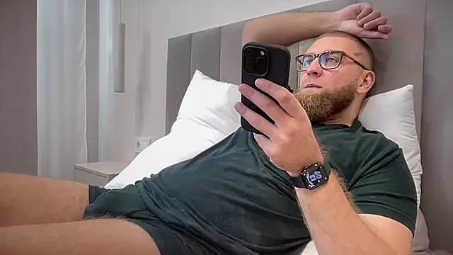 Snapshot of Bear_bear_ chatting on 10/01/25, 10:10 Bear bear  online show from 10/01/25, 10:10