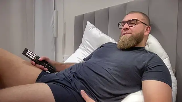 Snapshot of Bear_bear_ chatting on 10/05/25, 12:25 Bear bear  online show from 10/05/25, 12:25