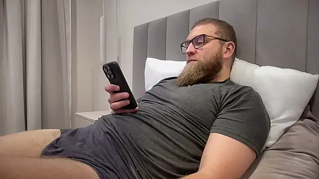 Snapshot of Bear_bear_ chatting on 10/22/25, 10:04 Bear bear  online show from 10/22/25, 10:04