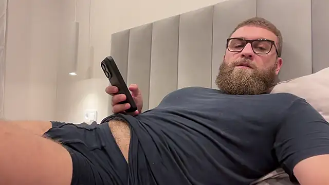 Bear bear  online show from 11/26/25, 11:33