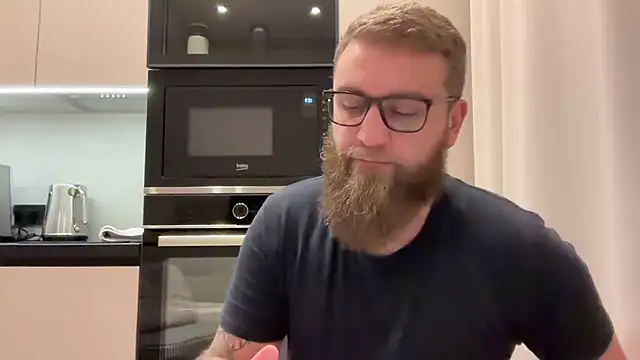 Bear bear  online show from 11/28/25, 11:24