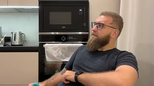 Bear bear  online show from 12/04/25, 12:03