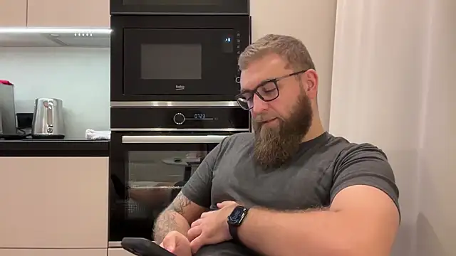 Bear bear  online show from 12/18/25, 02:01