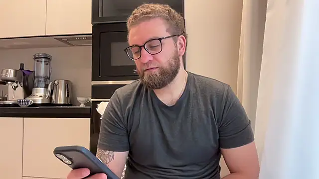 Snapshot of Bear_bear_ chatting on 04/07/26, 07:42 Bear bear online show from 04/07/26, 07:42