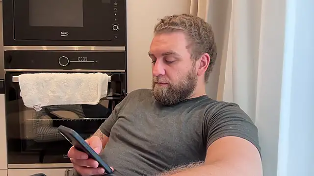 Snapshot of Bear_bear_ chatting on 04/08/26, 09:42 Bear bear online show from 04/08/26, 09:42