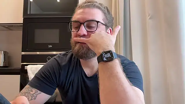 Snapshot of Bear_bear_ chatting on 04/10/26, 10:20 Bear bear online show from 04/10/26, 10:20