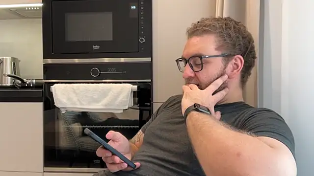 Snapshot of Bear_bear_ chatting on 04/14/26, 09:37 Bear bear online show from 04/14/26, 09:37