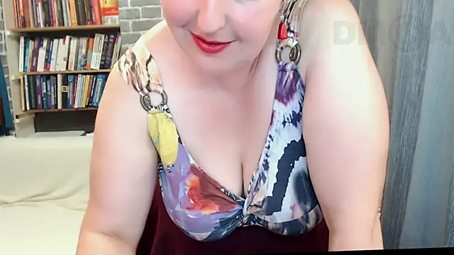 Snapshot of Rainbow_lady chatting on 09/13/25, 02:17 Rainbow lady online show from 09/13/25, 02:17