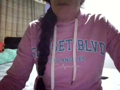 Snapshot of RAYA_1 chatting on 12/18/24, 11:51 RAYA 1 online show from 12/18/24, 11:51