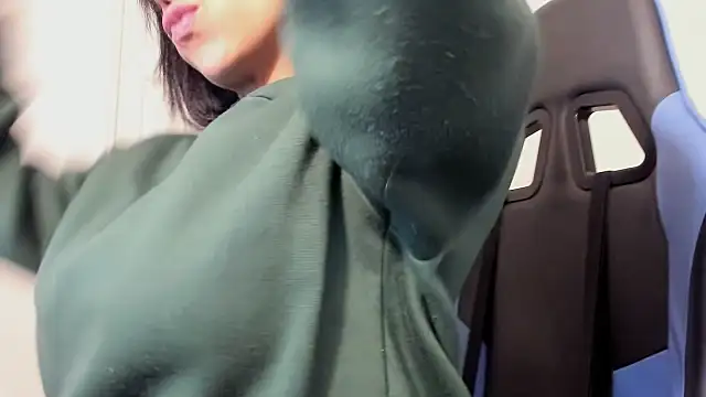 victoriachicas online show from 01/04/25, 11:17