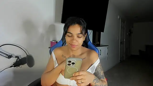 victoriachicas online show from 10/30/25, 09:00