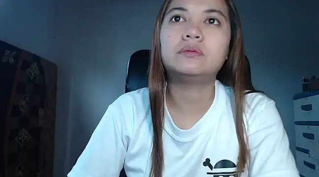 Snapshot of xTheLastVIRGINx chatting on 12/10/24, 03:30 xTheLastVIRGINx online show from 12/10/24, 03:30