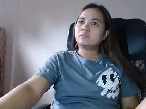 Snapshot of xTheLastVIRGINx chatting on 12/23/24, 05:28 xTheLastVIRGINx online show from 12/23/24, 05:28