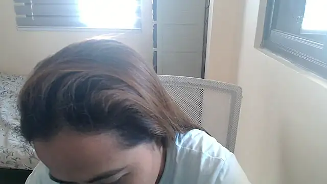 Snapshot of xTheLastVIRGINx chatting on 10/22/25, 06:35 xTheLastVIRGINx online show from 10/22/25, 06:35