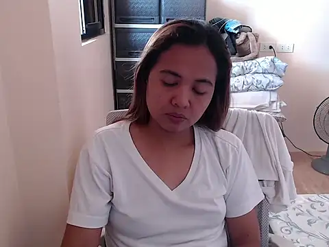 Snapshot of xTheLastVIRGINx chatting on 11/18/25, 05:34 xTheLastVIRGINx online show from 11/18/25, 05:34