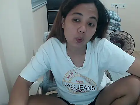 Snapshot of xTheLastVIRGINx chatting on 04/12/26, 01:38 xTheLastVIRGINx online show from 04/12/26, 01:38