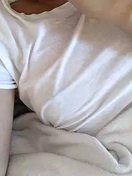 Snapshot of xTheLastVIRGINx chatting on 04/15/26, 12:06 xTheLastVIRGINx online show from 04/15/26, 12:06