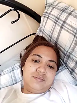 Snapshot of xTheLastVIRGINx chatting on 04/17/26, 12:13 xTheLastVIRGINx online show from 04/17/26, 12:13