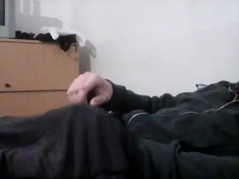 Snapshot of Manfuck95 chatting on 11/17/25, 04:29 Manfuck95 online show from 11/17/25, 04:29