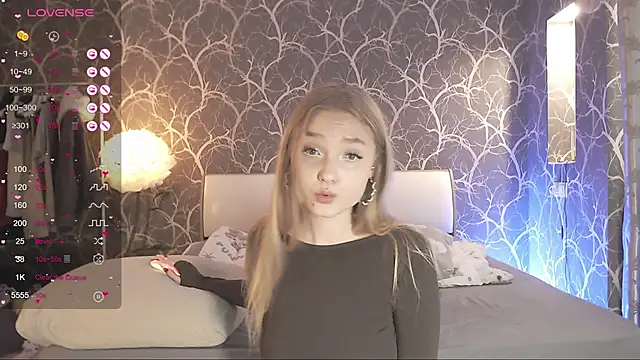 Snapshot of MiaMiaMeow chatting on 10/18/25, 11:55 MiaMiaMeow online show from 10/18/25, 11:55